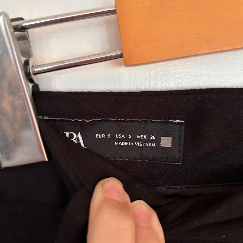 Women’s Black Tapered Pants from Zara Size Small - Picture 5 of 9